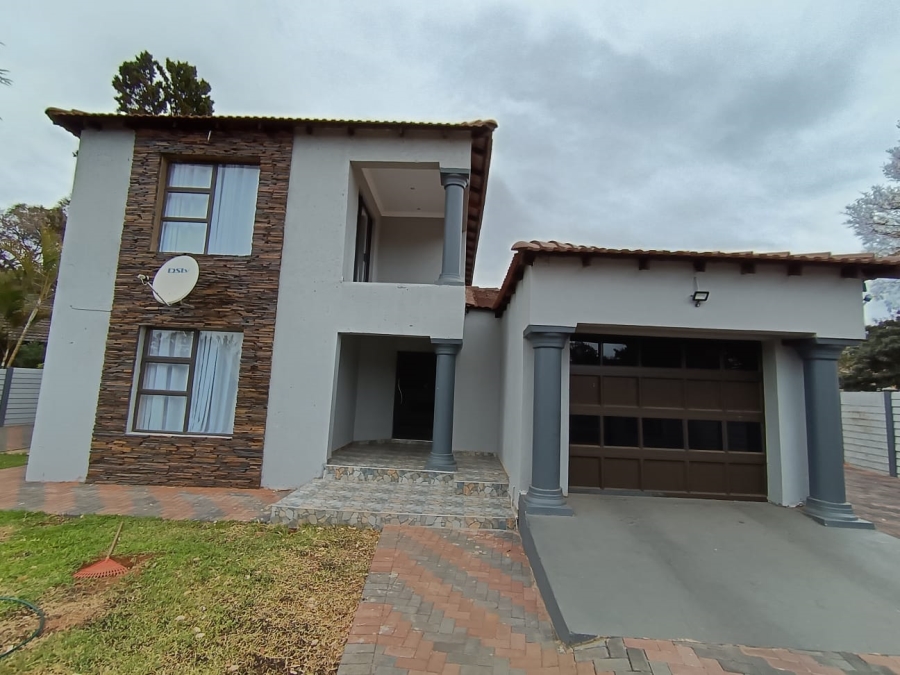 4 Bedroom Property for Sale in Geelhoutpark North West